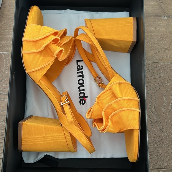 NEW Larroude Orange Selena Ruffle Sandal NWB - Picture 11 of 13